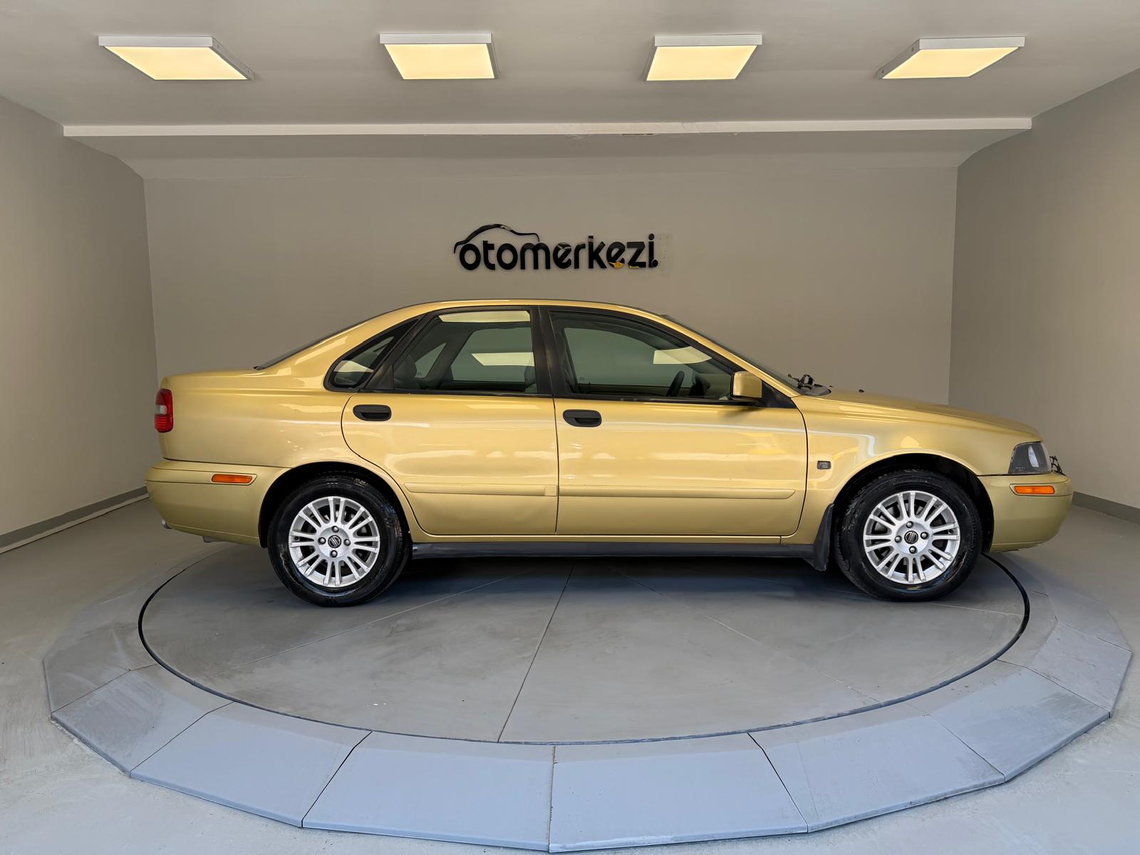 VOLVO S40 24